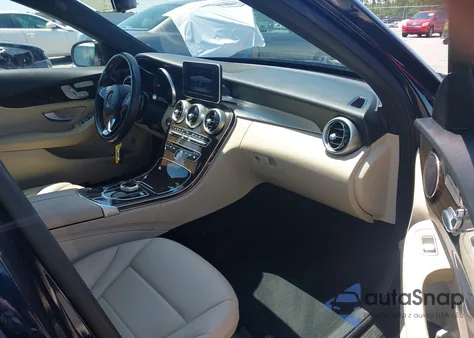 2018 Mercedes-Benz C 300 4Matic из США, поврежденный, VIN 55SWF4KB8JU257729